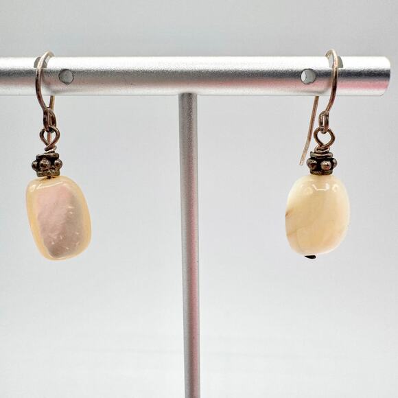 Vintage Mother Of Pearl MOP Nugget Dangle Earrings Sirencore Mermaidcore Beachy - Picture 3 of 11